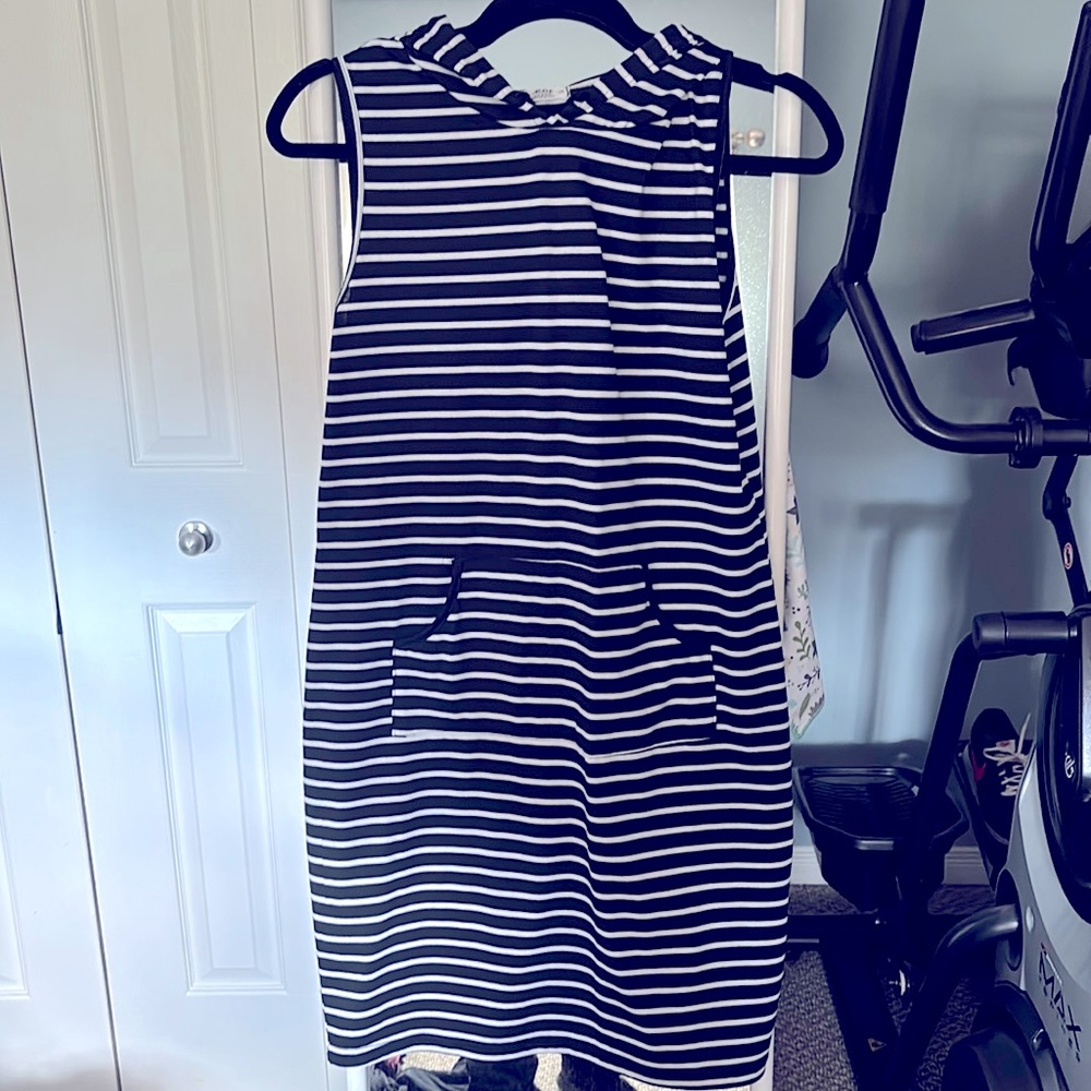 Striped sleeveless hoodie dress